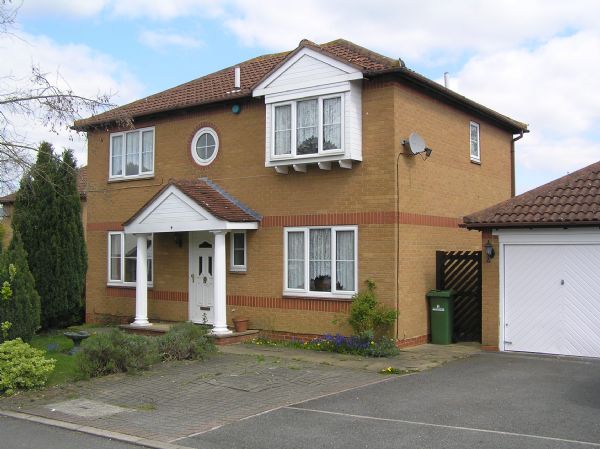 Emerson Valley, Milton Keynes - This four bedroom detached house benefits from being located on this sought after estate within the Shenley Brook End catchment.  The property comprises of three double bedrooms and one single; there is an ensuite to the master; family bathroom; downstairs cloakroom; good size dining room; bright spacious lounge with patio doors onto the rear garden; kitchen with integrated white goods; enclosed rear garden; single garage with off road parking for three cars.  This property can be available furnished, part furnished or unfurnished.  For further information  please contact our Bletchley office on 01908 648 666 or Milton Keynes on 01908 393 553. - Photo 1